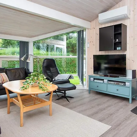 6 Person In Bjert-by Traum