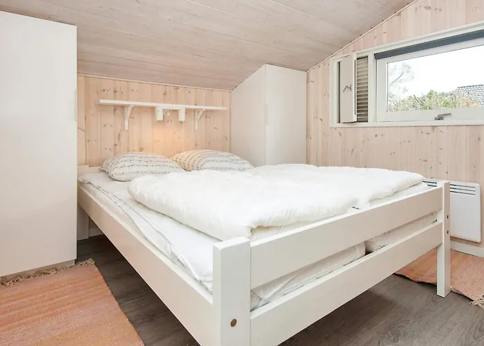 6 Person In Bjert-by Traum *