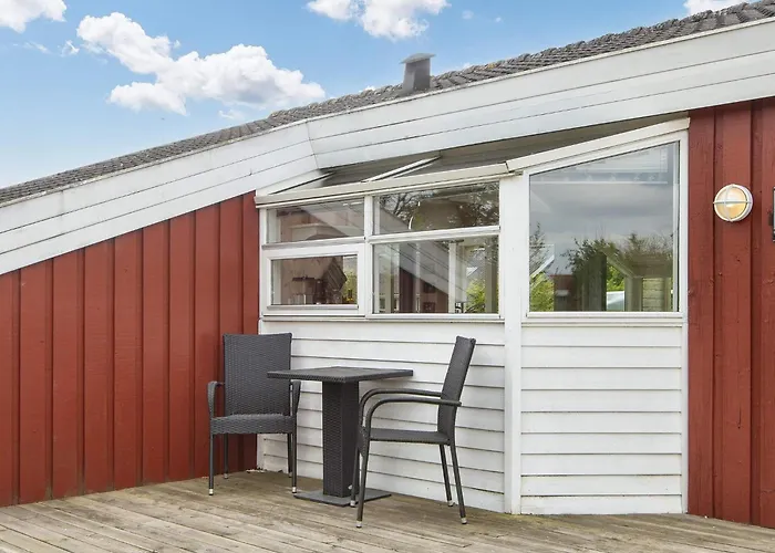 6 Person In Bjert-by Traum