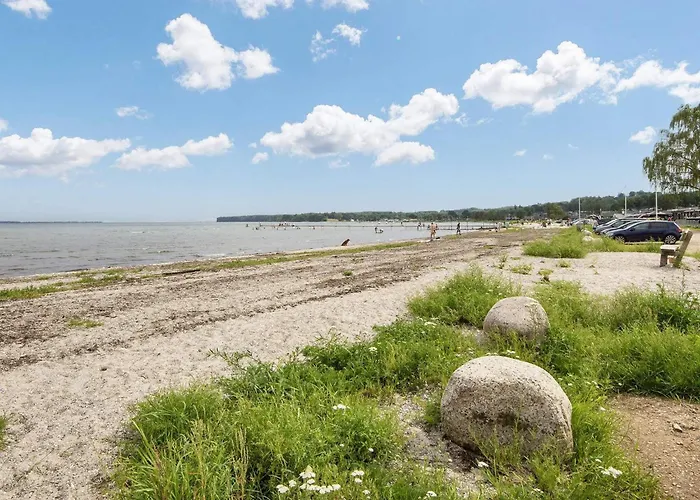 6 Person In Bjert-by Traum