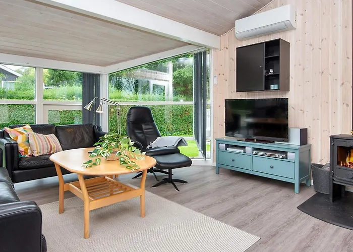 6 Person In Bjert-by Traum